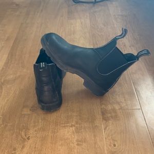 Blundstones - women - size 9 (US)
